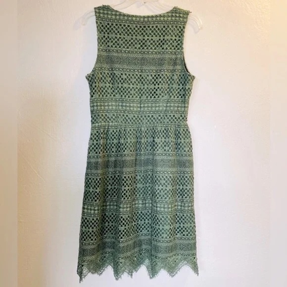 Banana Republic | Olive Green Cotton Blend Crocheted Lace V-Neck Dress, Size 6 - Picture 2 of 7